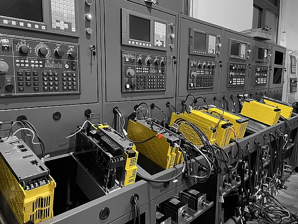 Comprar Bancos de ensaio Fanuc: Sistemas 0i-MA, 0i-MC, MF para teste de acionamento